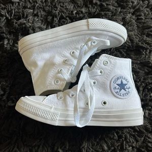 White kids converse size US size 11